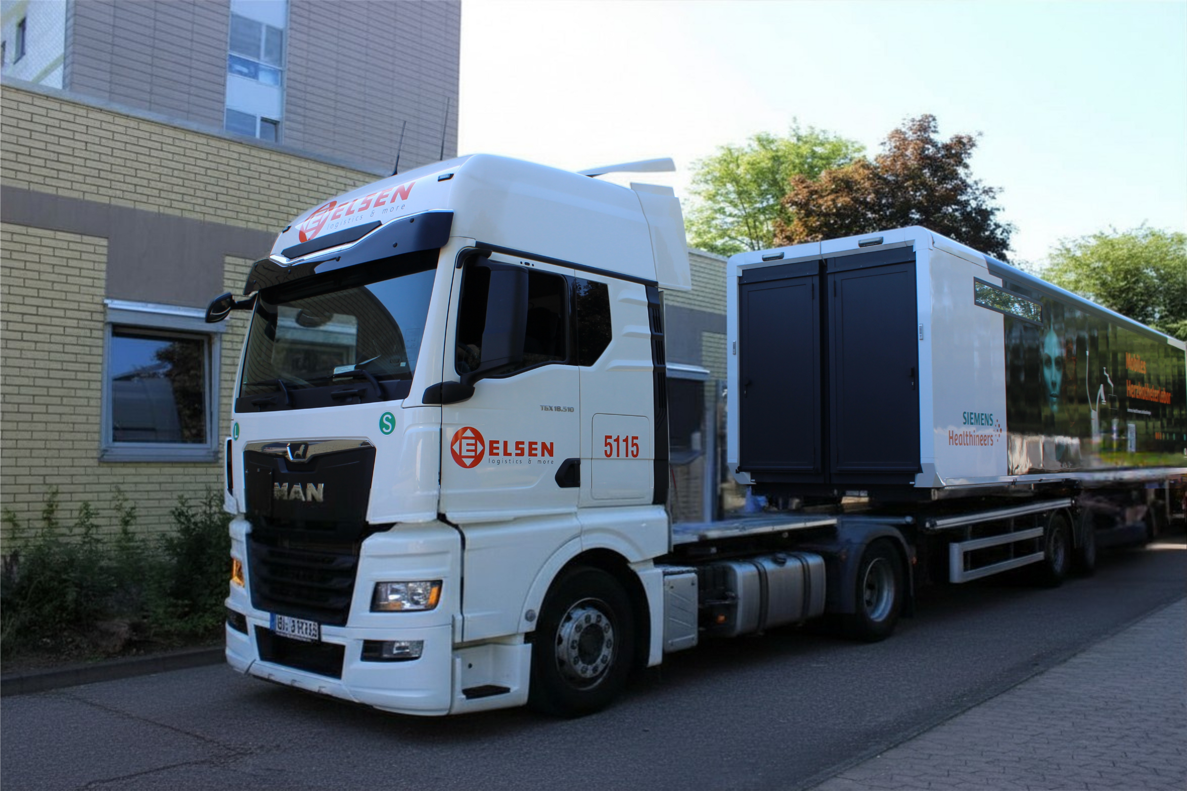 Mobilne laboratorium hemodynamiki transportowane przez ELSEN do Klinikum Saarbrücken